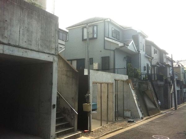Local photos, including front road. Shinoge the wind and rain from the wind and rain in with underground garage