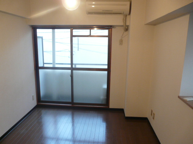 Living and room. Sunny in the corner room