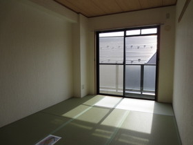 Living and room. Japanese-style room 6 quires Day is good. 