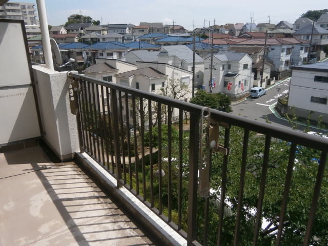 Balcony. Facing south in the day good?