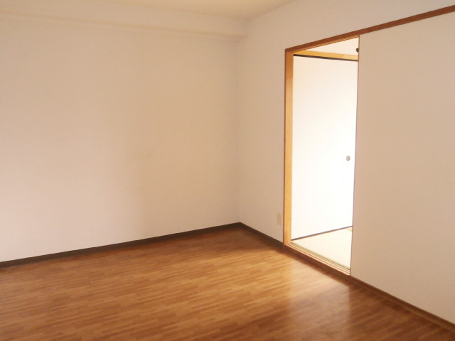 Living and room. Neatly between the DK and the Japanese-style room, You bulkhead. In the door (* ^ _ ^ *)