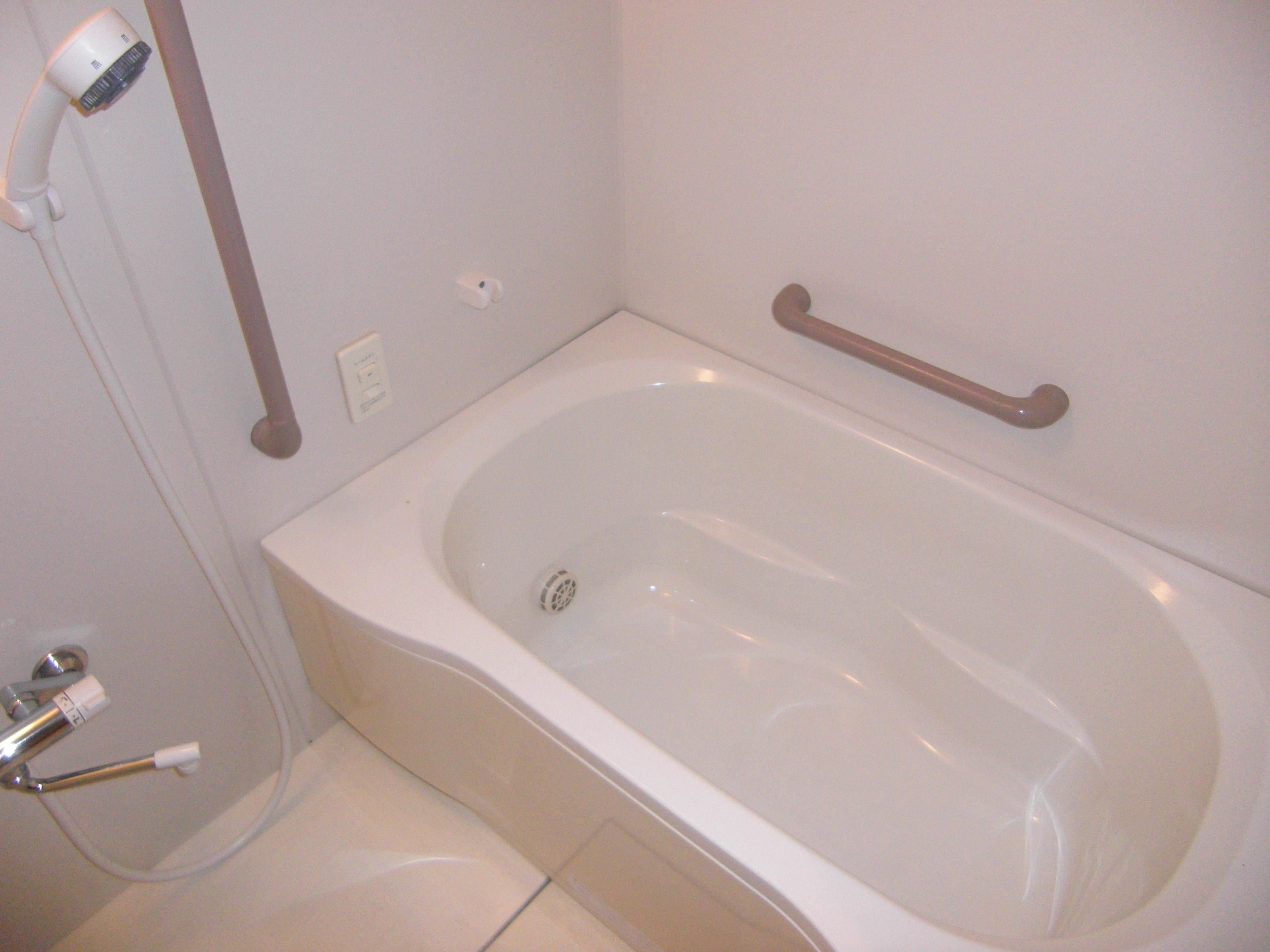 Bath. Reheating function Automatic hot water Upholstery
