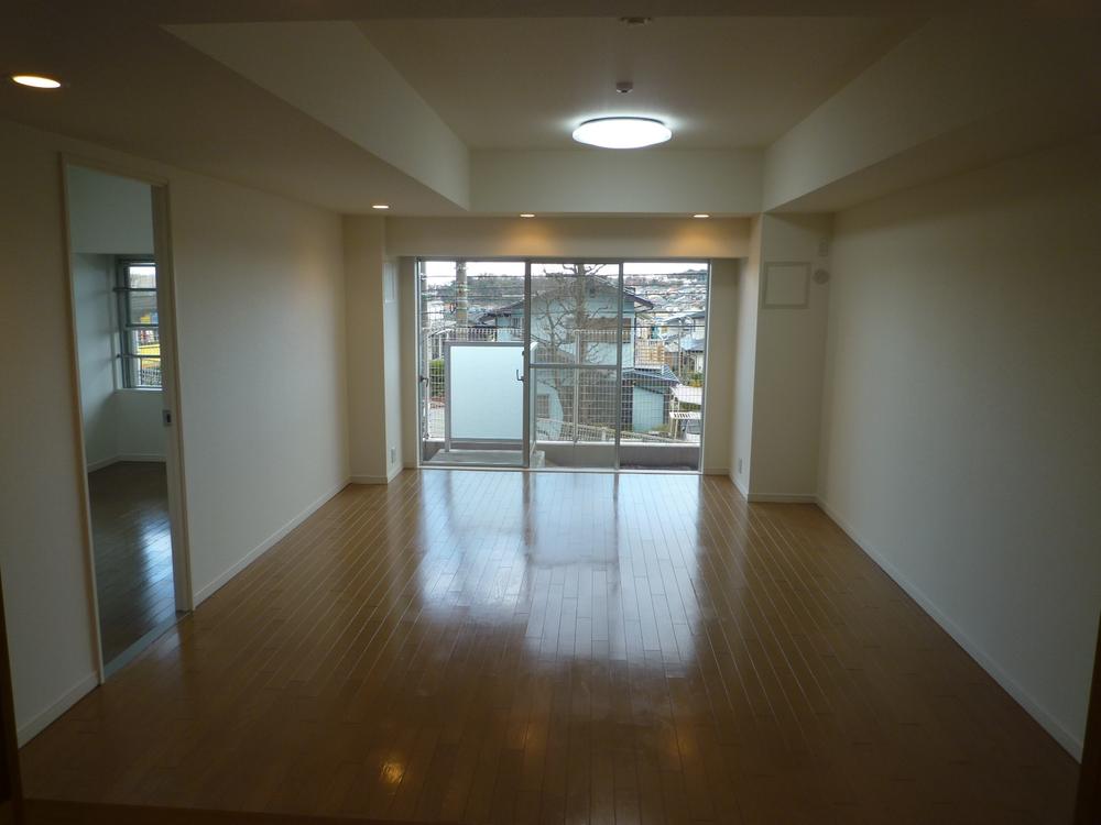 Living. living, Dining is a spacious living room, which is also 13.5 quires only.