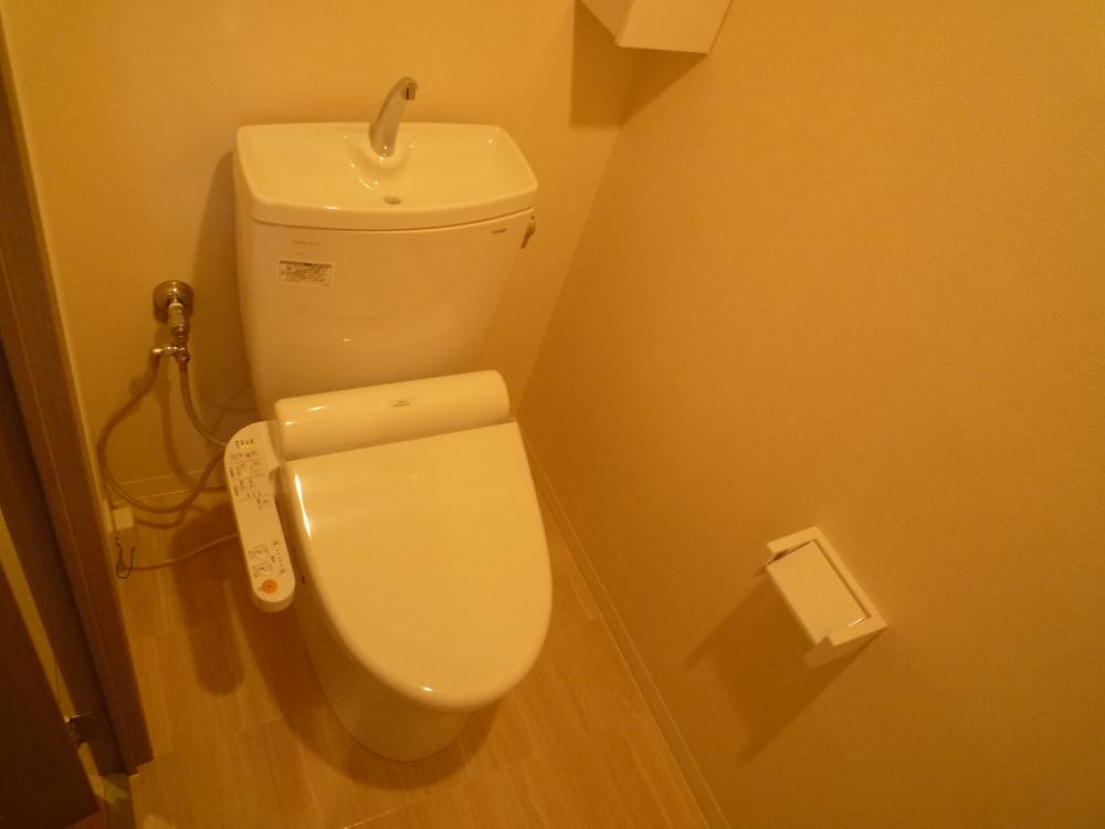 Toilet. Washlet equipped with built-in toilet facilities.