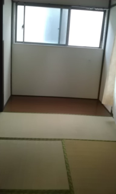 Living and room. Is plates with ☆