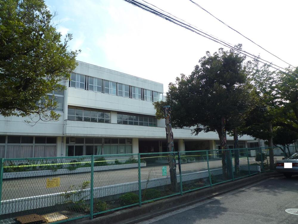 Primary school. 926m to Yokohama Municipal Segasaki Elementary School