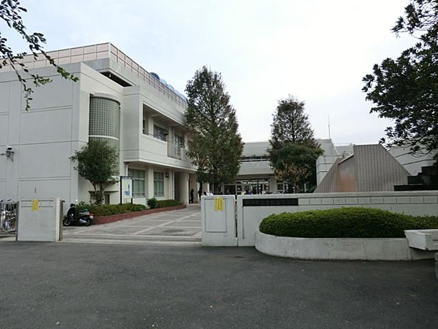 Junior high school. 1200m to Yokohama Municipal Kamariya junior high school