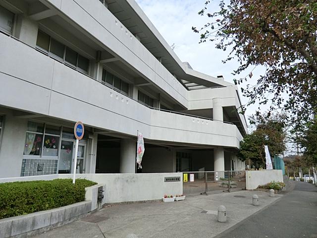 Primary school. 1085m to Yokohama Municipal Kamariyaminami Elementary School