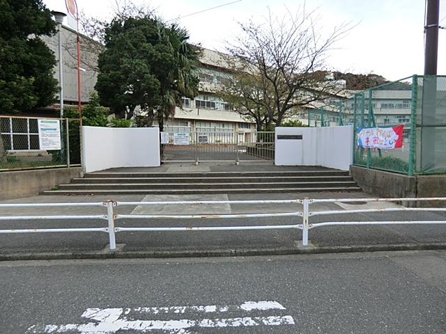 Junior high school. 550m to Yokohama Municipal Kamariyahigashi Elementary School