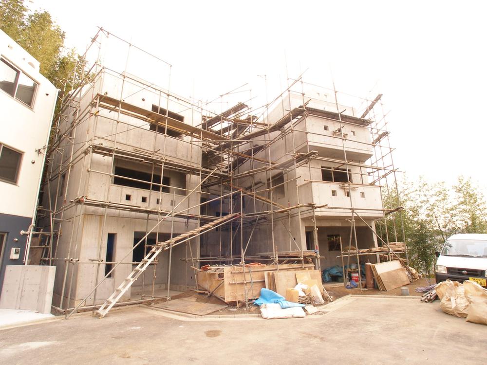 Local appearance photo. Right now under construction! Sturdy building of reinforced concrete is an attractive! 