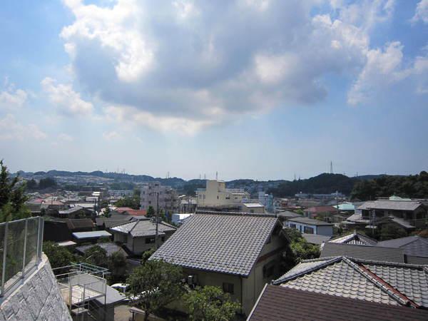 View photos from the dwelling unit. Since the southwest side is low, It is this view! 