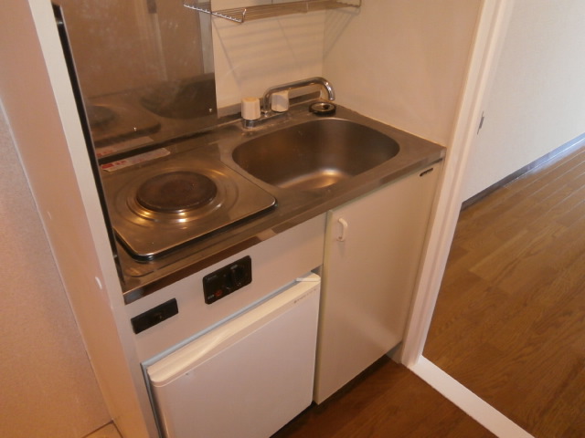 Kitchen.  ☆ A kitchen with a mini-fridge ☆