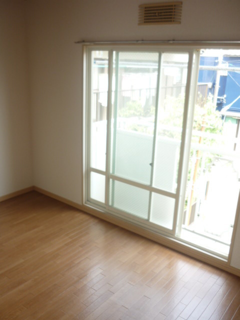 Living and room. A bright room with large windows