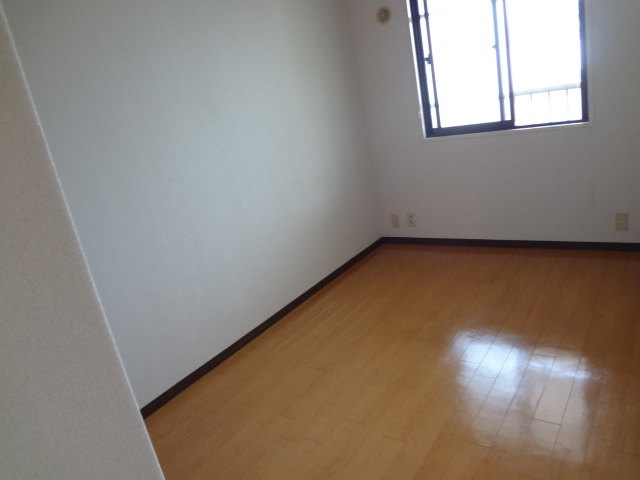 Other room space. 4.8 tatami of Western-style ☆ Flooring is beautiful (* ^ _ ^ *)