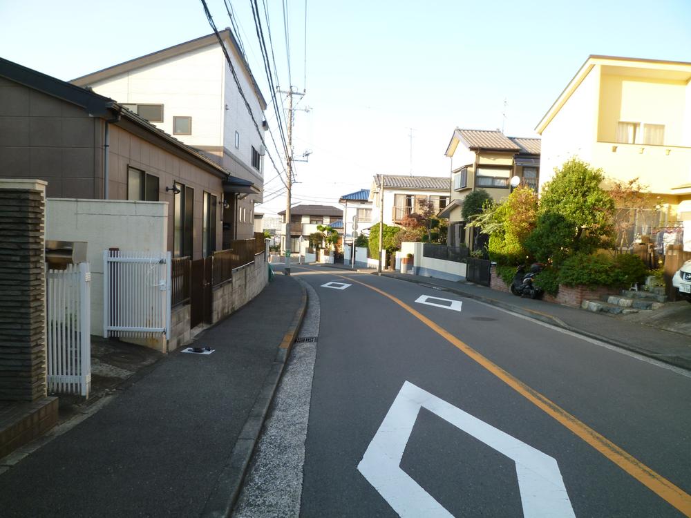 Local photos, including front road. Frontal road. Left white gate is local. Local (11 May 2013) Shooting