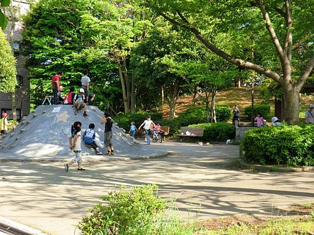 park. 349m until Omoneo Ke board park