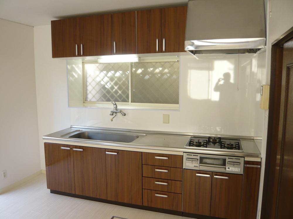 Kitchen. Equipped with high-quality system kitchen wide.