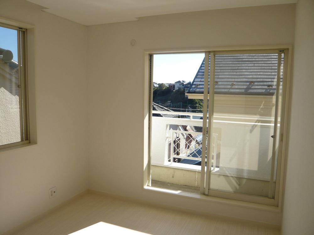 Non-living room. Is a room where the sun enters the more glaring.