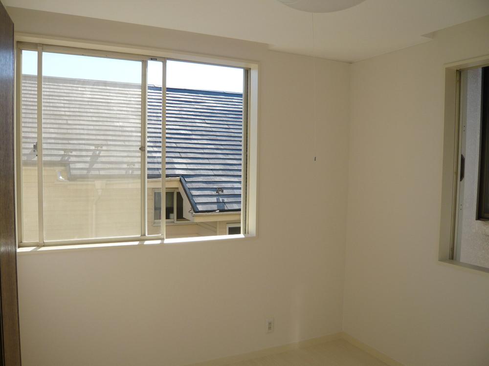 Non-living room. For each room two-sided lighting, It has become a sunshine with plenty of space.