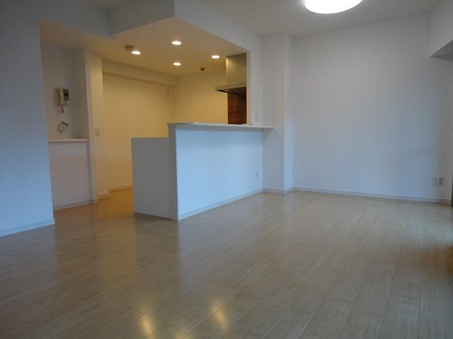 Living. About 15 tatami mats of LDK! Widely is a bright space!