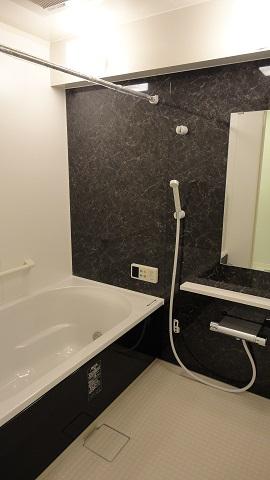 Bathroom. With dry heating cool breeze function, System bus! It is a new article! Drying of a rainy day laundry is OK in the bathroom! !