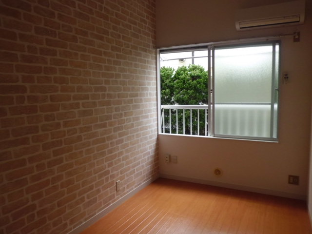 Living and room. Accent is a cross