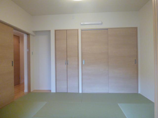 Non-living room. Storage rich Japanese-style room
