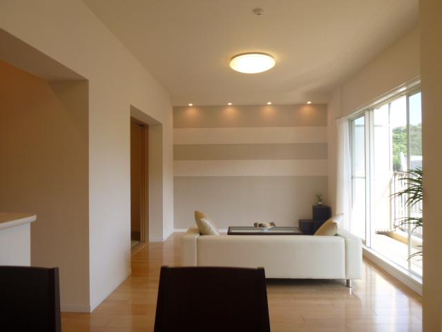 Living. Tastefully decorated