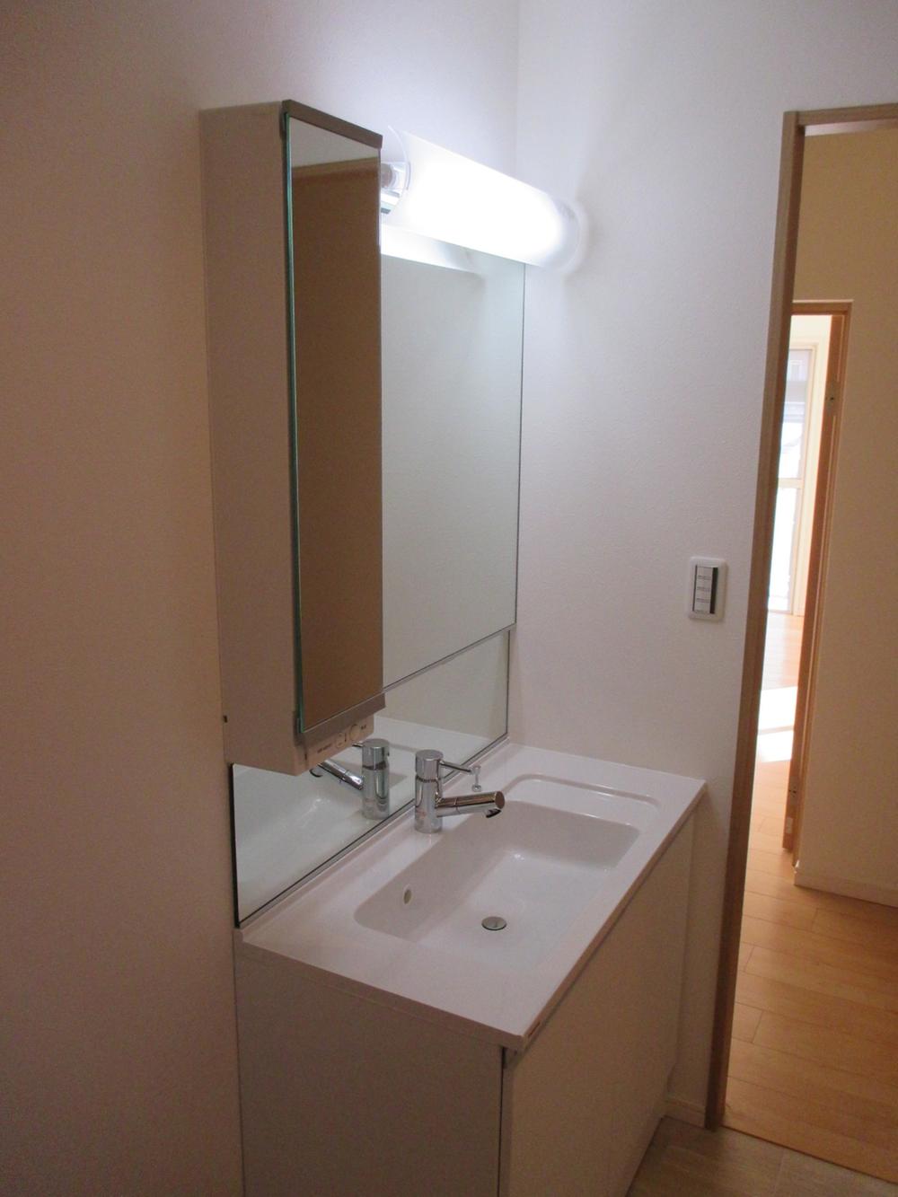 Wash basin, toilet. Indoor (11 May 2013) Shooting