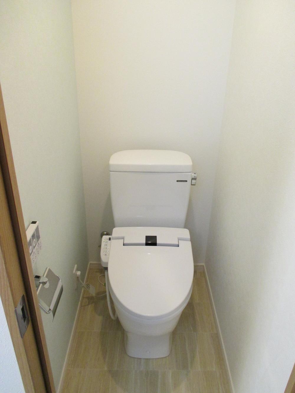 Toilet. Indoor (11 May 2013) Shooting