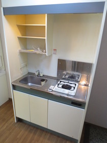 Kitchen. 1-neck with gas stove