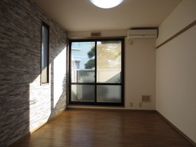 Living and room. South-facing Western-style 6 Pledge