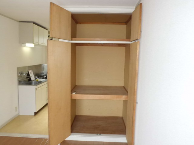 Receipt. Storage rich and the room also clean (* ^^) v