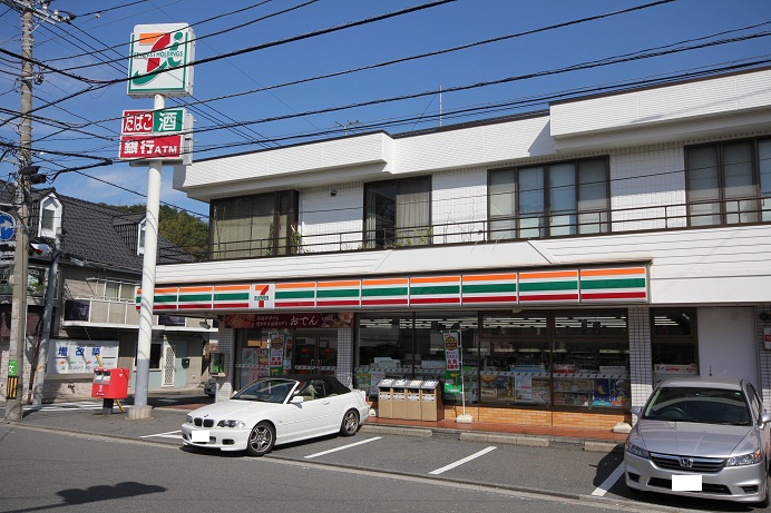 Convenience store. 640m to Seven-Eleven (convenience store)