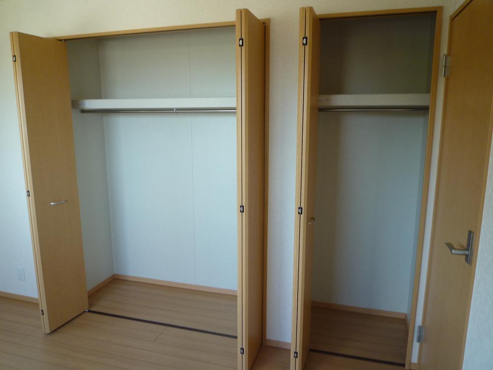 Receipt. Equipped with a large closet in each room.