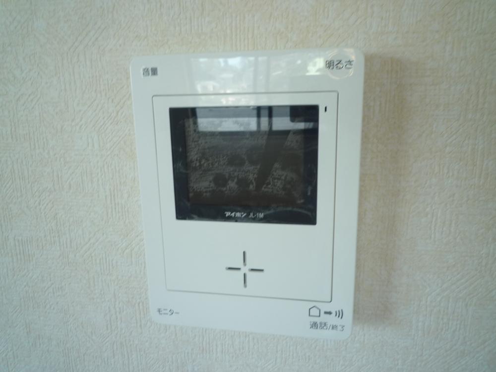 Other introspection. Equipped with intercom with color monitor.