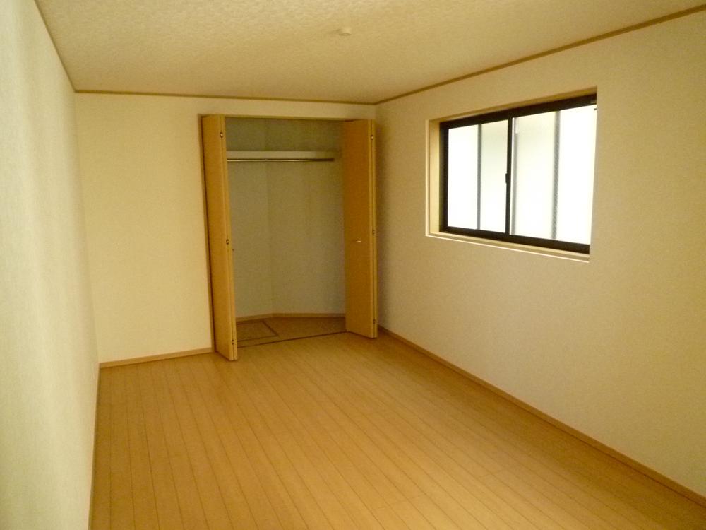 Non-living room. Equipped with a large living room of 8 quires.