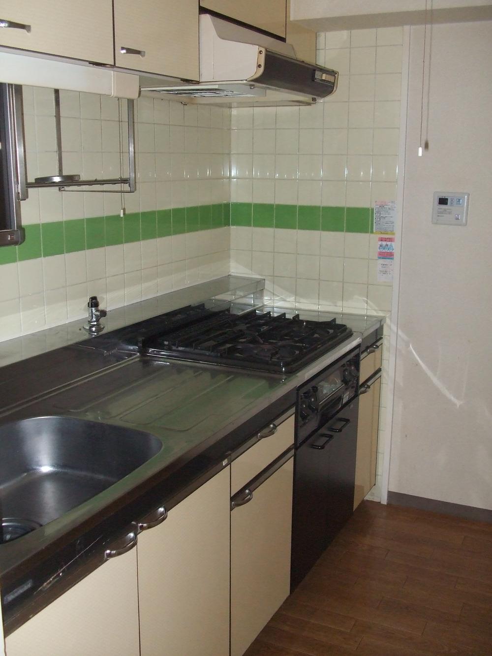 Kitchen. Room (August 2013) Shooting