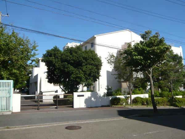 Primary school. Noukendai 600m to the south elementary school