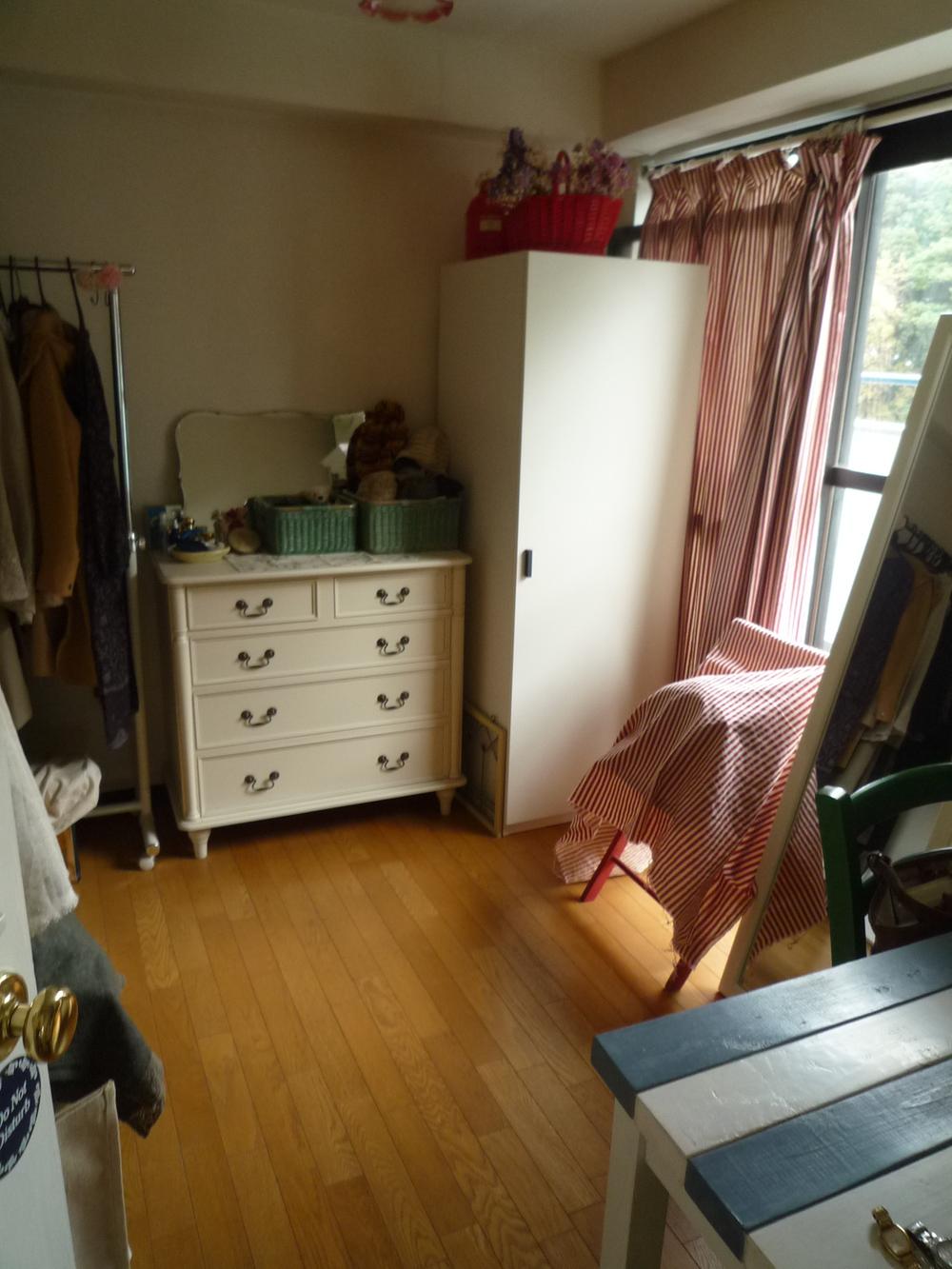 Non-living room. Western-style 5 Pledge