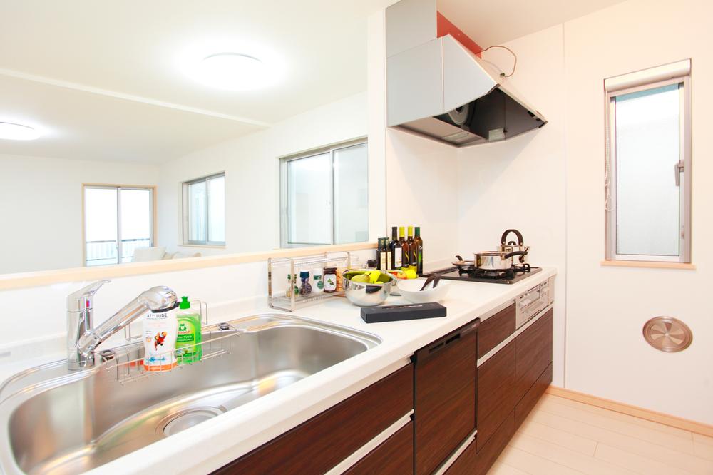 Kitchen. Three-necked stove to artificial marble worktop, Water filter, Dishwasher ... we align the specification to please everybody. (19 Building)