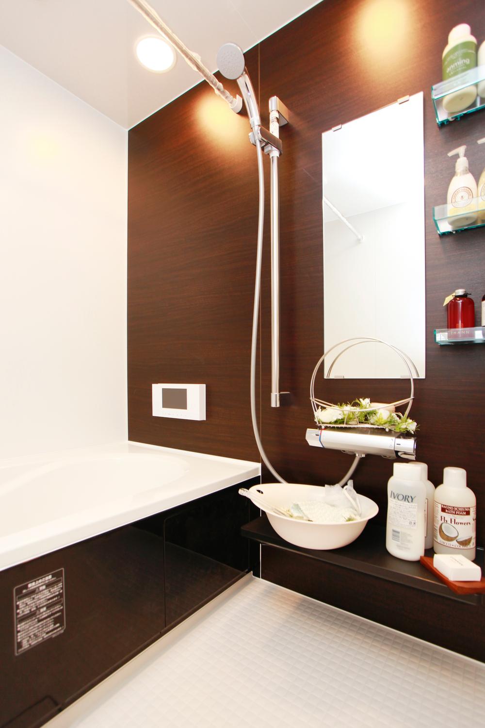 Bathroom. Bathroom TV Ya to get used to seeing while extending the leg, It has become a specification that fulfilling such as drying function. (19 Building)