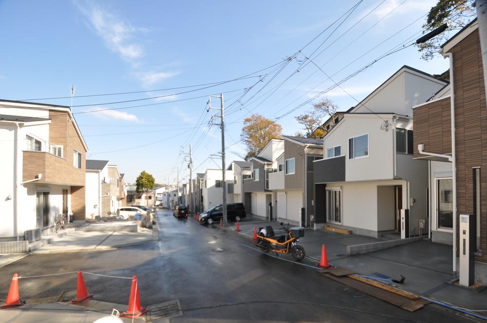 Local photos, including front road. Front road is spacious 5.5m. Peace of mind of the child because the development road that can not be passed through. Local (December 1, 2013) Shooting