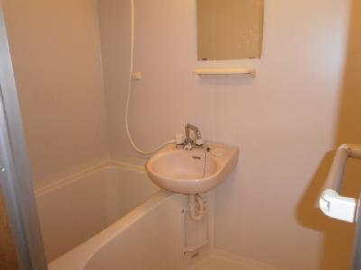 Bath. Bathing is Rakuchin ventilation with windows! Also mold measures ☆