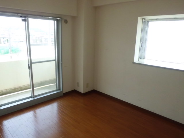 Other room space. ☆ Rooms clean flooring ☆