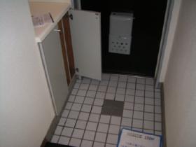 Entrance. ☆ Widely also have a cupboard ☆