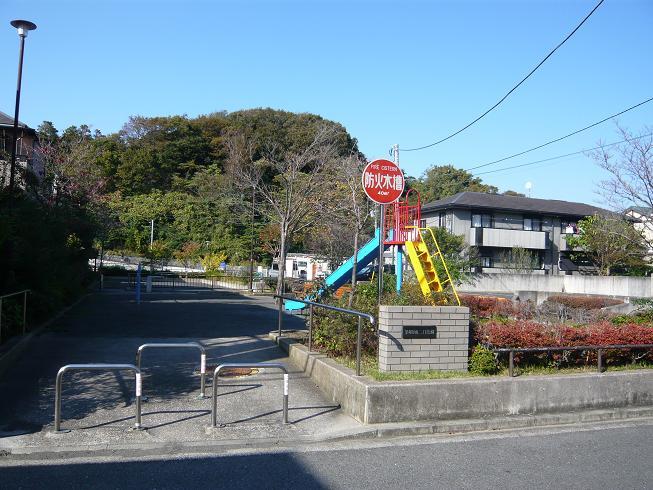 Primary school. Kamariyaminami 100m up to 2-chome park