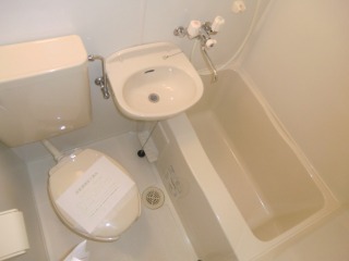 Bath. bus ・ Toilet is sharing a room!