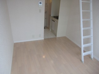Other room space. You can use the room spacious because there is a loft ☆