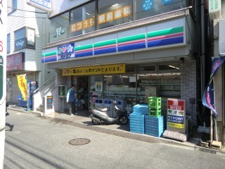 Convenience store. Three F Mutsuura Station store up to (convenience store) 385m